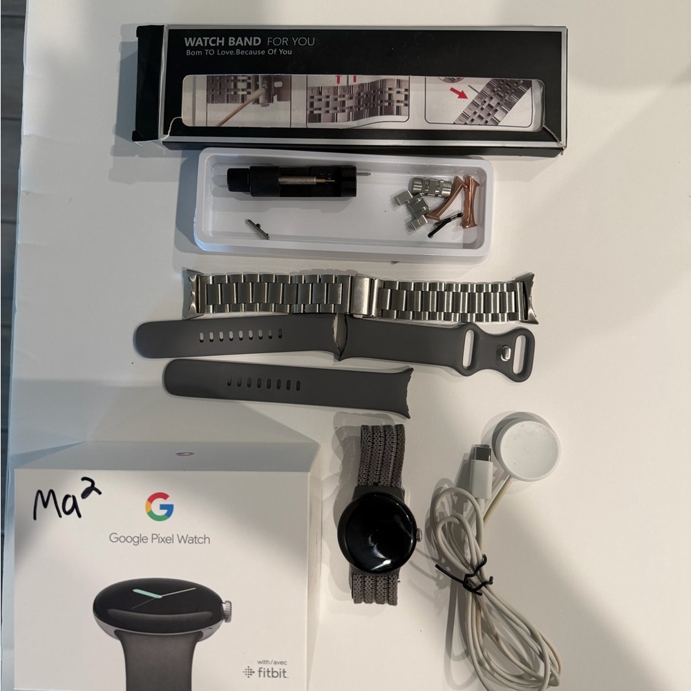 Google Smartwatch with Gray Band - Picture 2 of 11